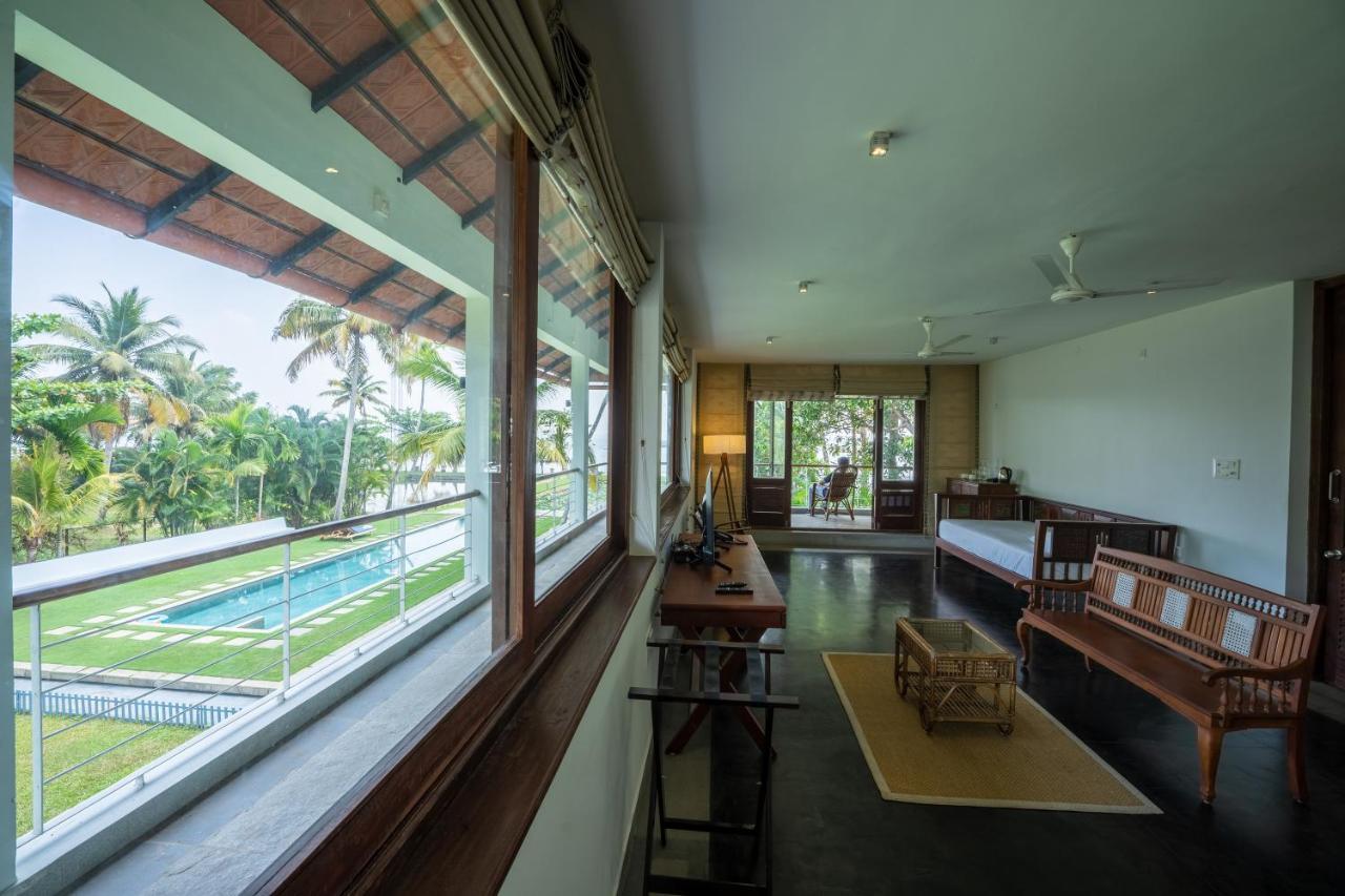 Ama Stays & Trails, Pathiramanal Villa Alappuzha Dış mekan fotoğraf